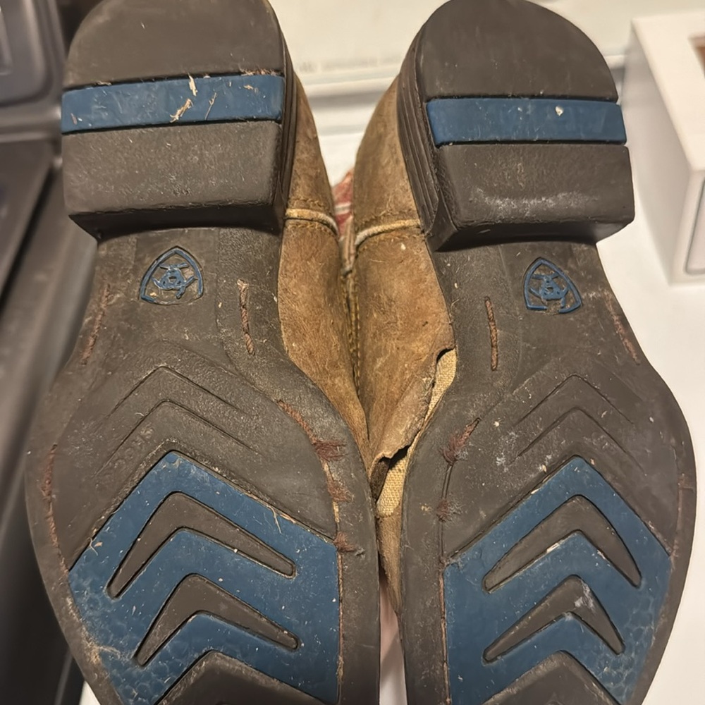 Ariat boots - Picture 5 of 8